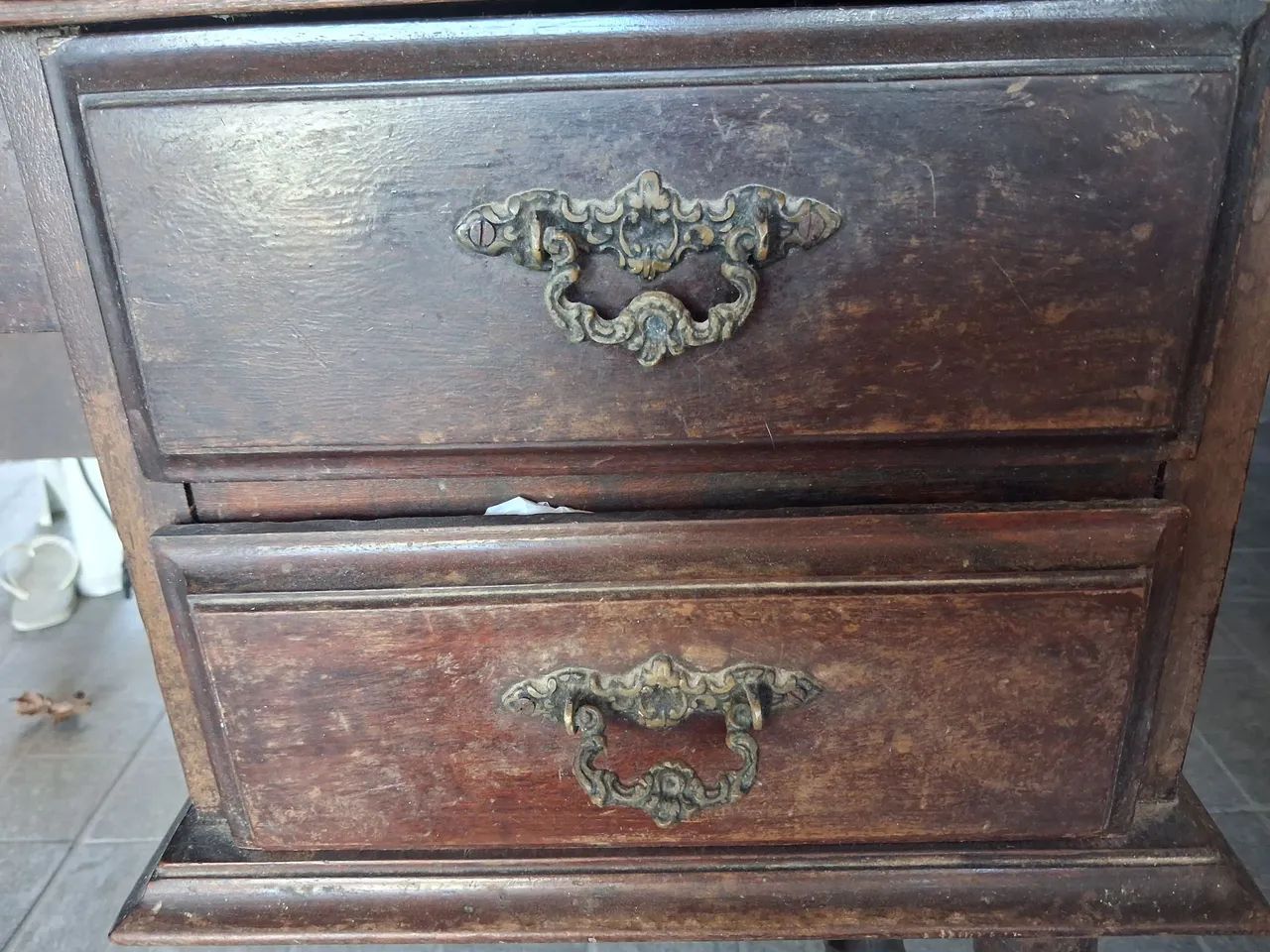 Antiga mesa de madeira maciça.  - Foto 3