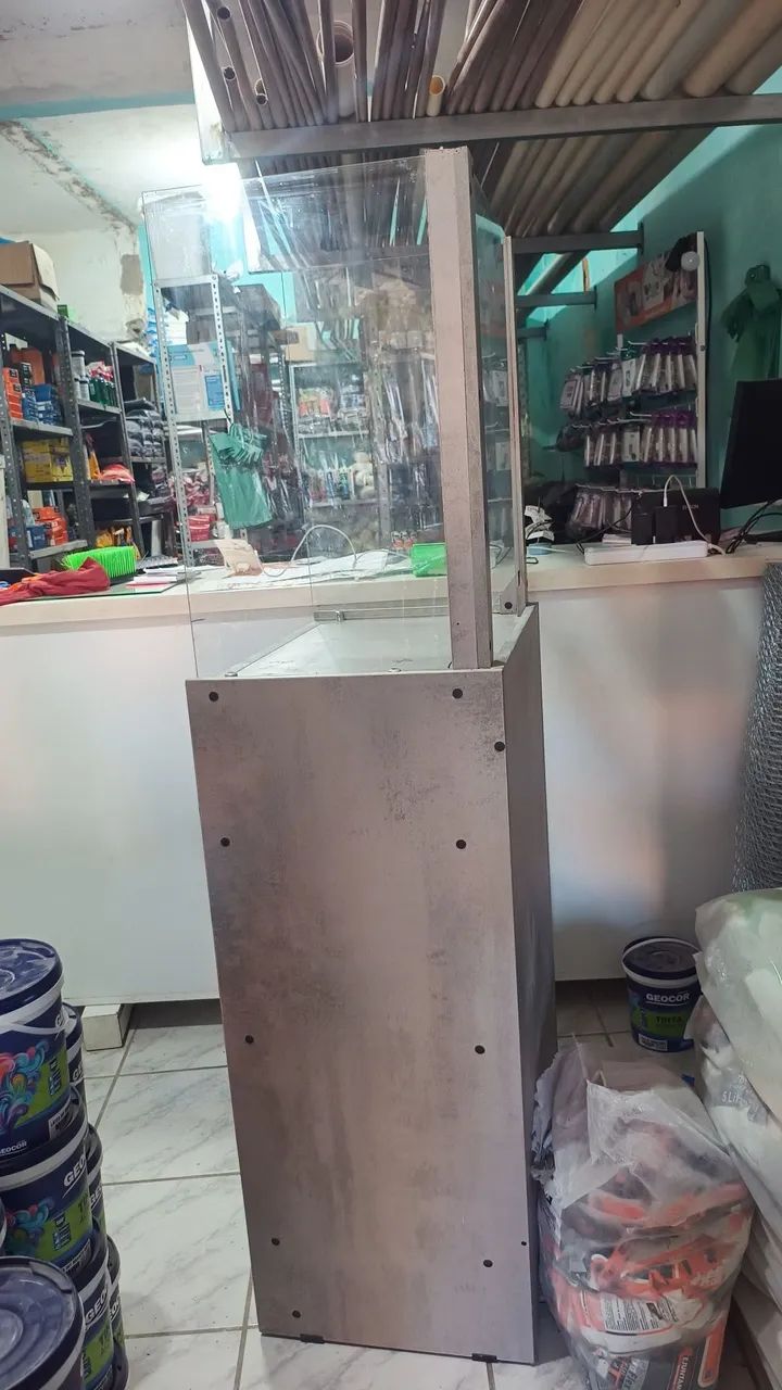 Vendo balcão caixa, em ótimo estado R$ 300
