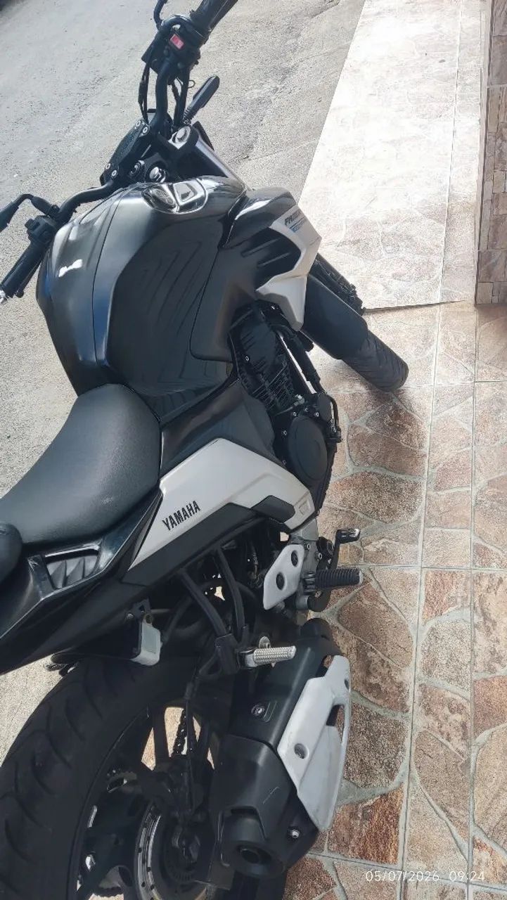 Moto impecável 