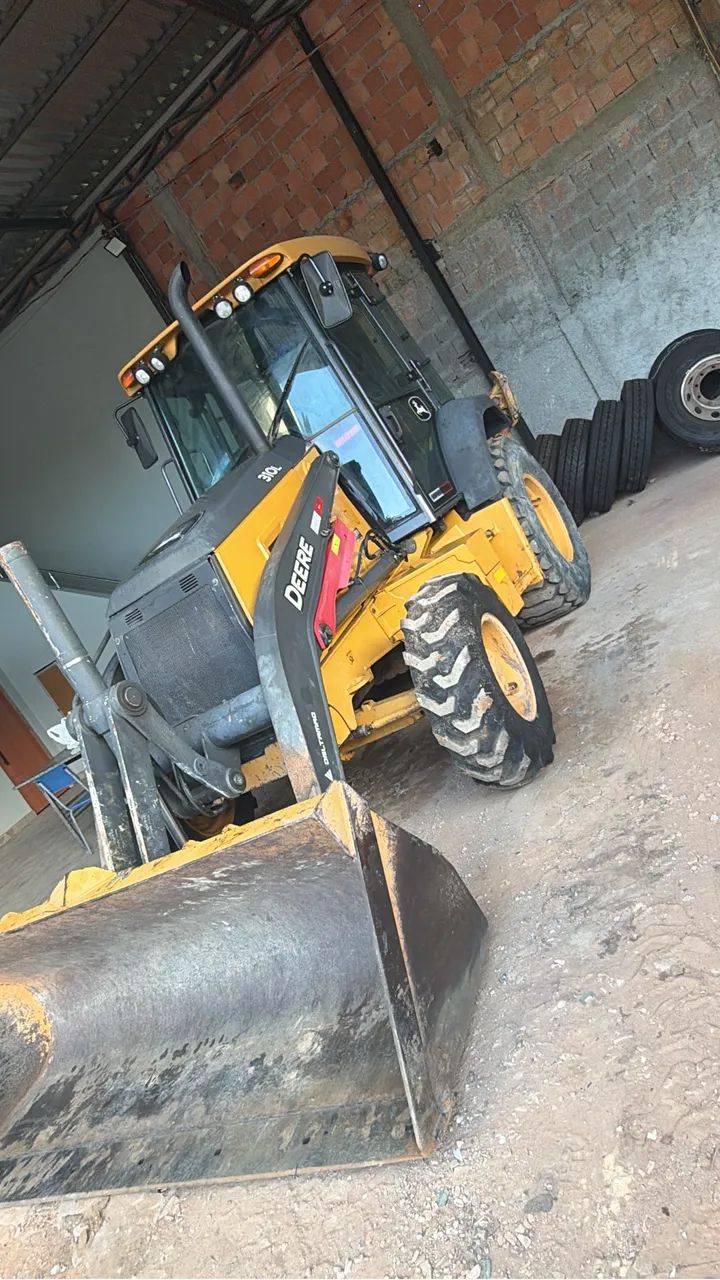 Retro escavadeira Jhon Deere 2022 - Foto 2