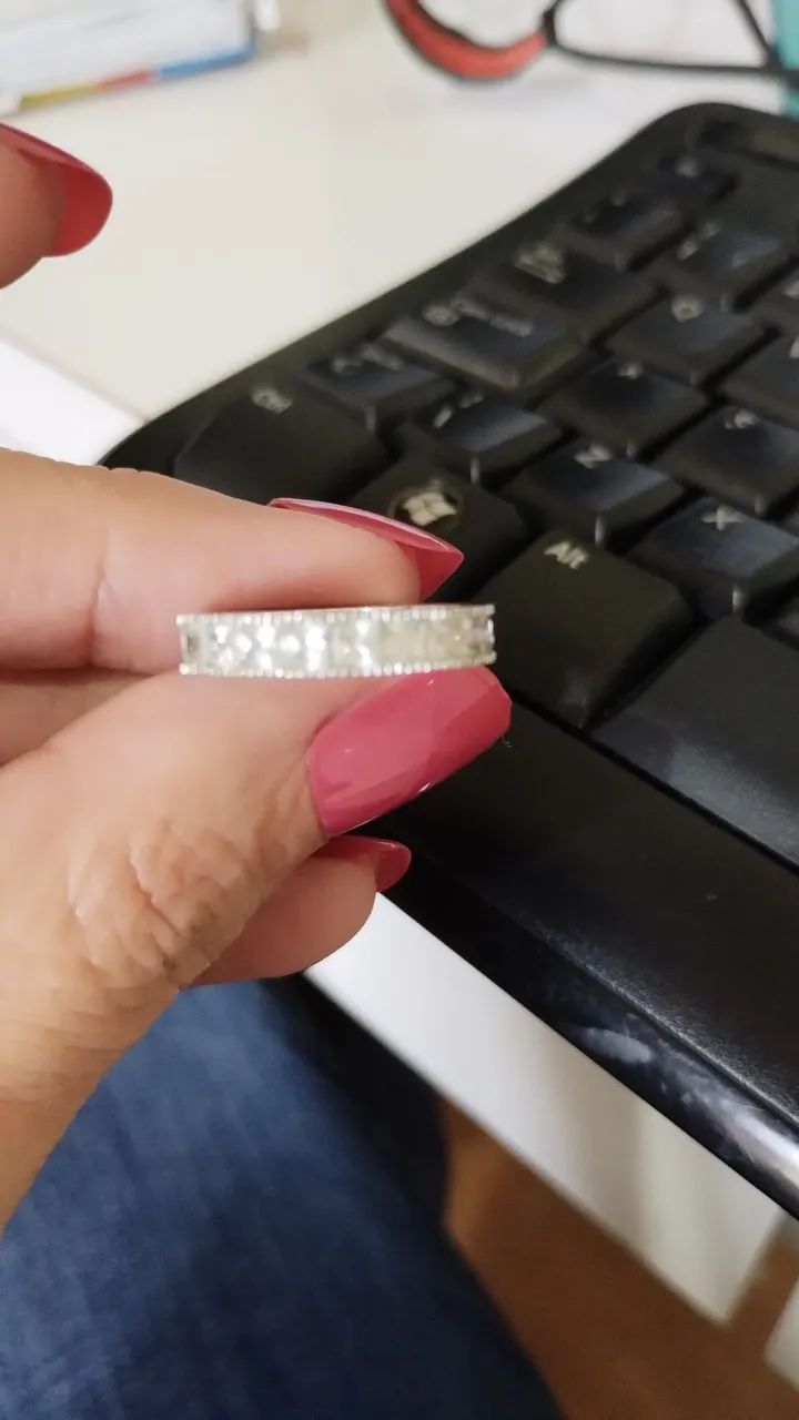 Anel Aparador Aliança Cravejada com Zircônias  - Foto 4