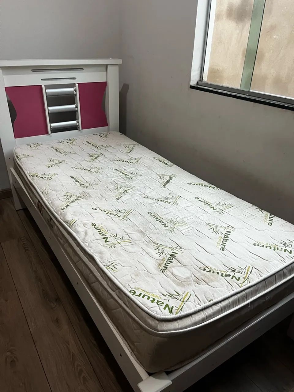 Cama de solteiro(com colchão)+espelho de brinde  - Foto 3