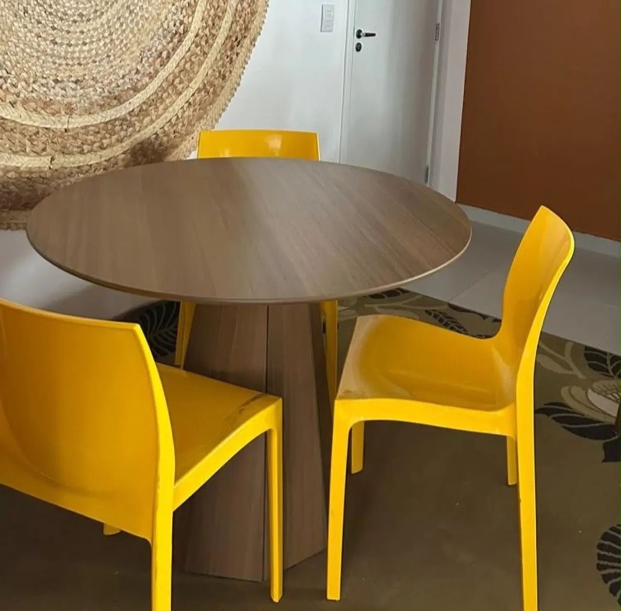 Mesa com cadeiras 