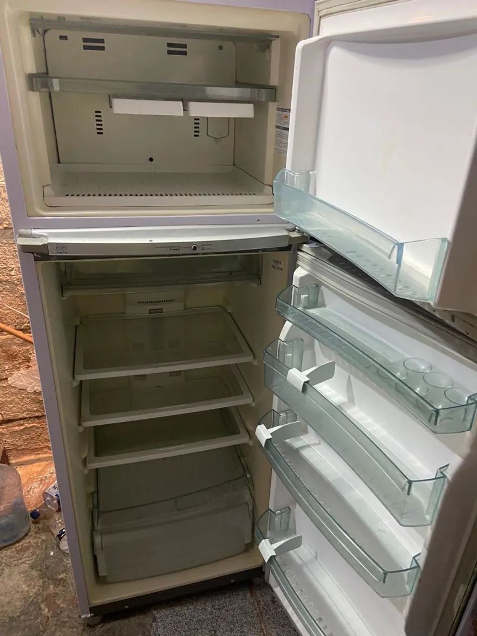 Vendo geladeira Brastemp  com defeito - Foto 4