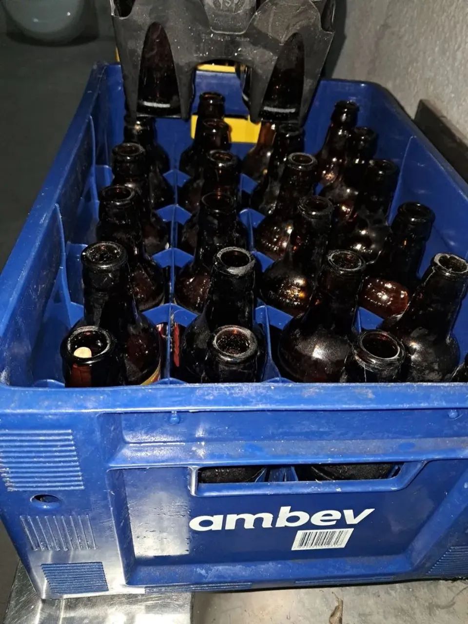 4 caixas de Skol retornável 