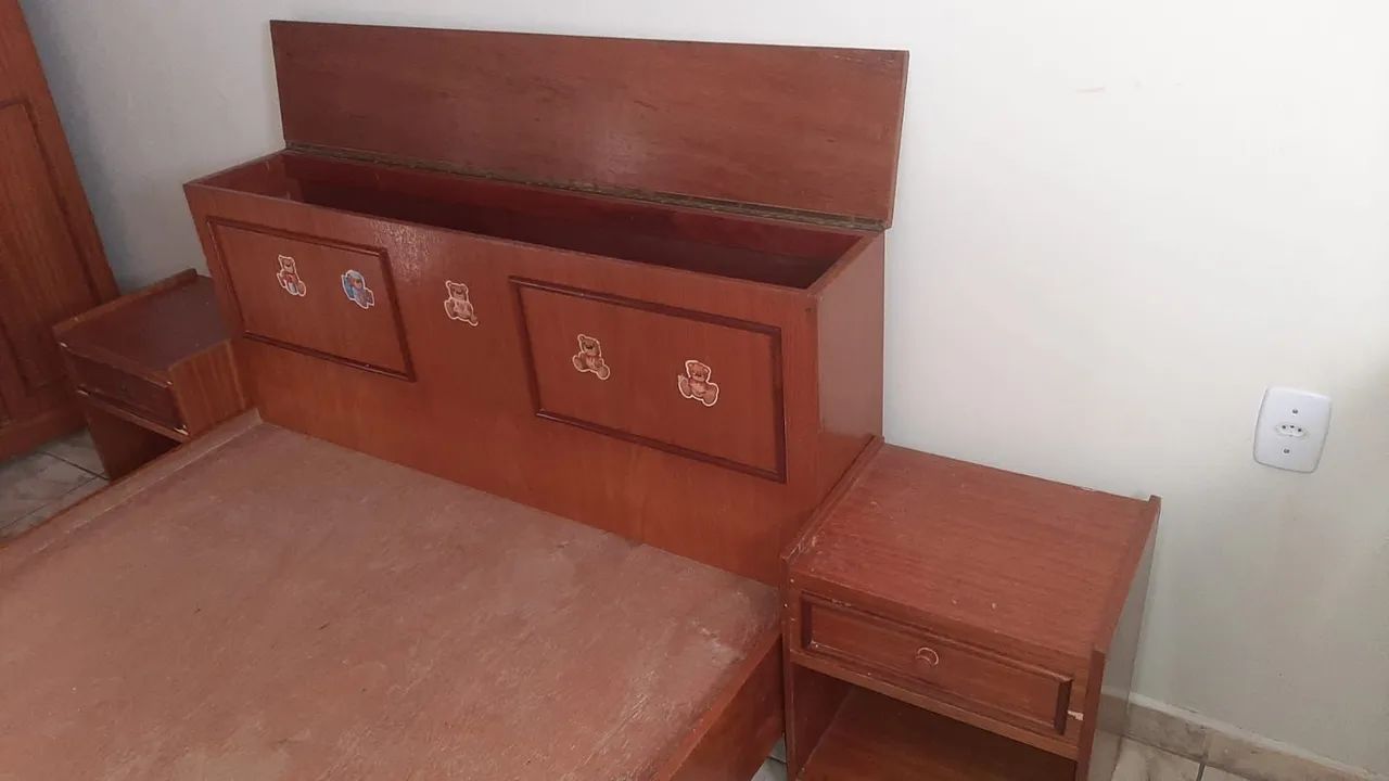Cama casal com baú 