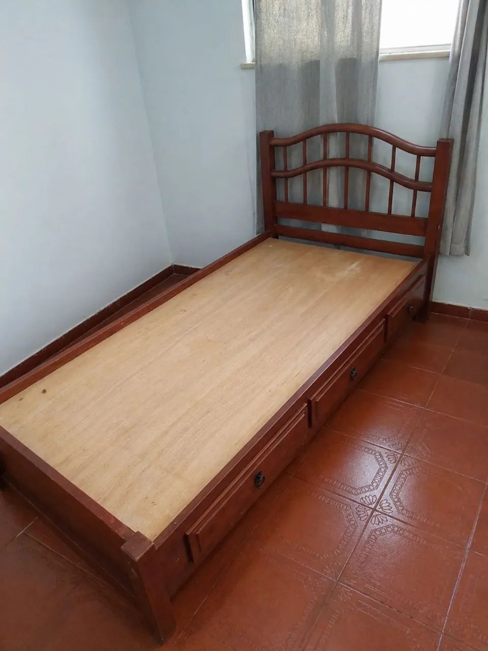 Cama de Solteiro em Madeira com 3 Gavetas - Resistente e Espaçosa! - Foto 3
