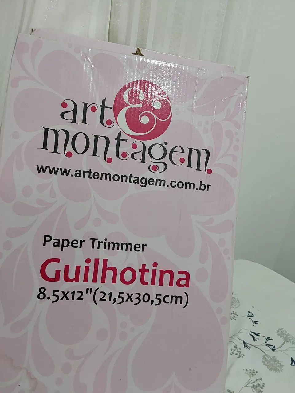 guilhotina na cor rosa