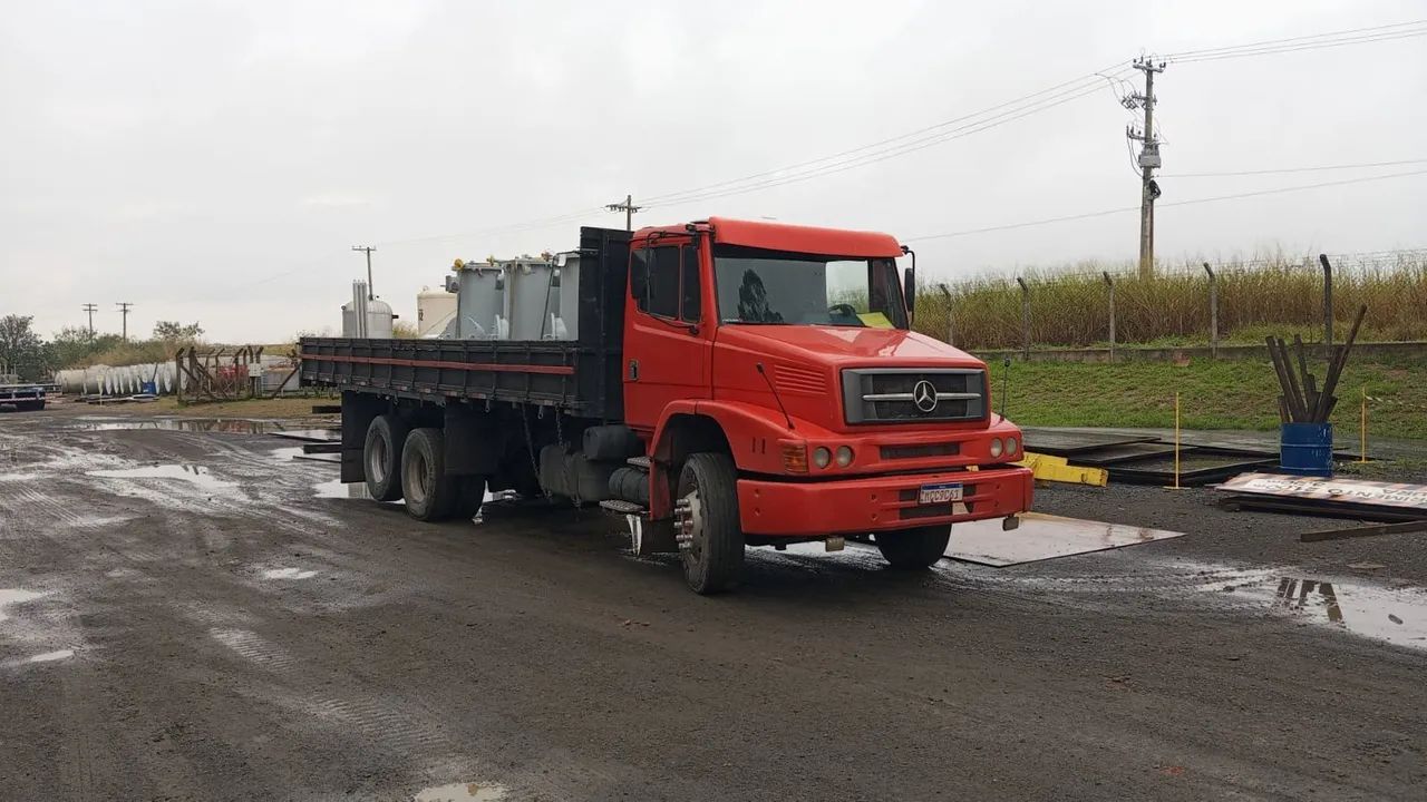 1620 L com graneleiro