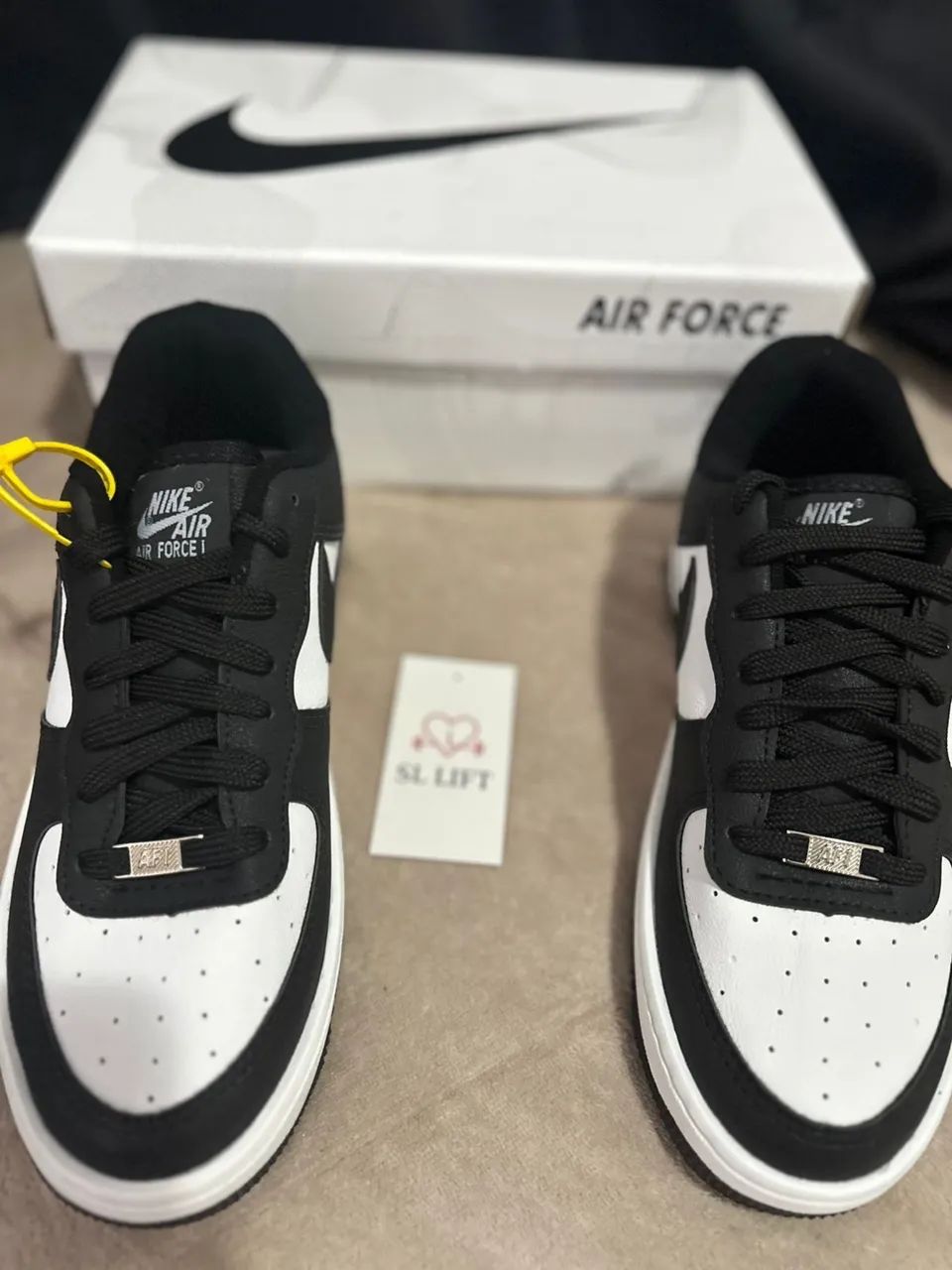 Vendo Tênis Air Force Branco com Preto  - Foto 4