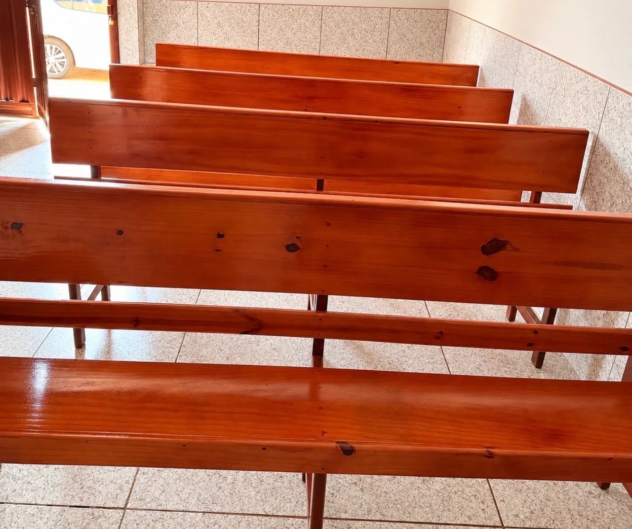 Banco de Igreja em Madeira - R$ 299 cada 