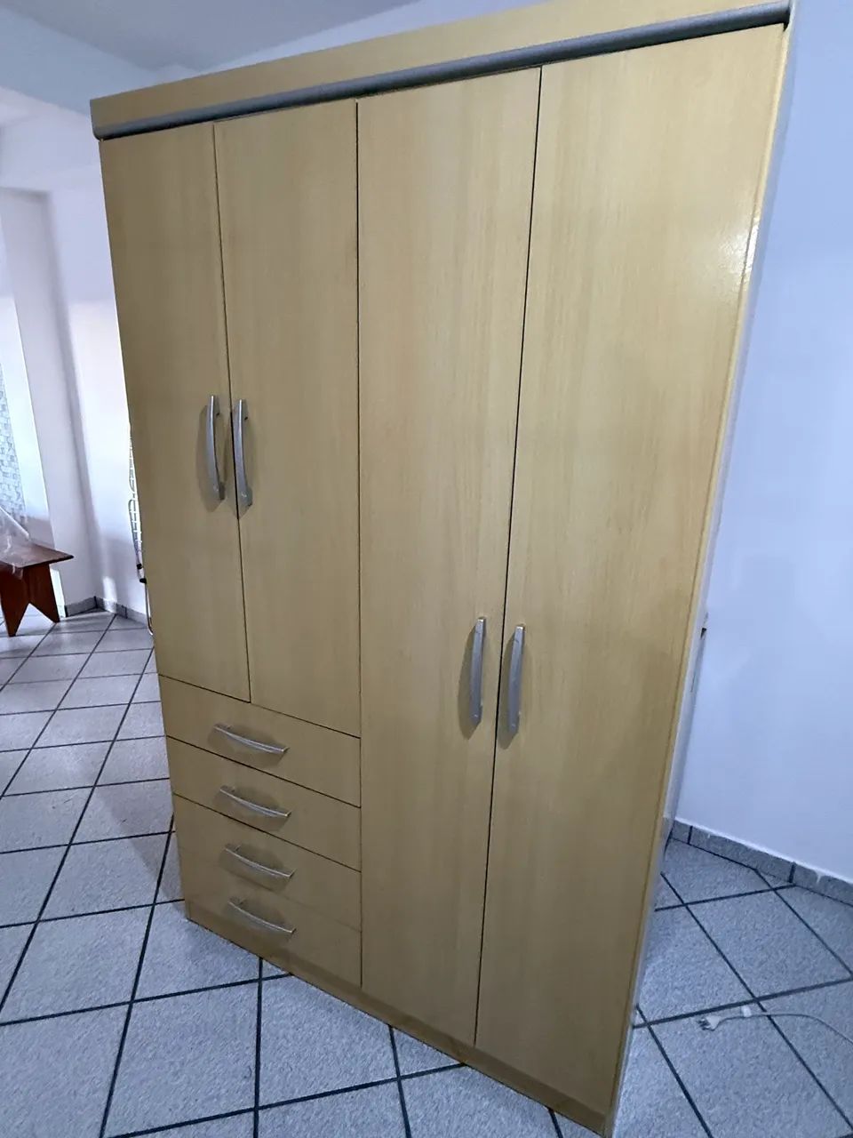 Lindo armário de solteiro