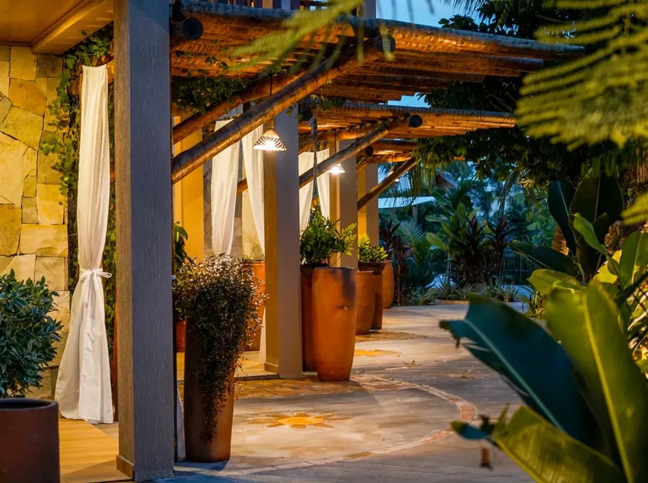 VENDE - Pousada pronta, mobiliada e rentabilizando com 11 suítes - Praia de Sagí - Foto 2