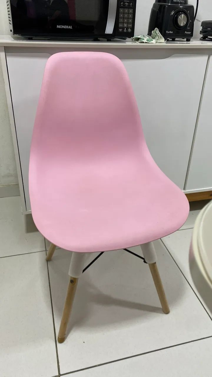 Cadeira Eames Eiffel Rosa