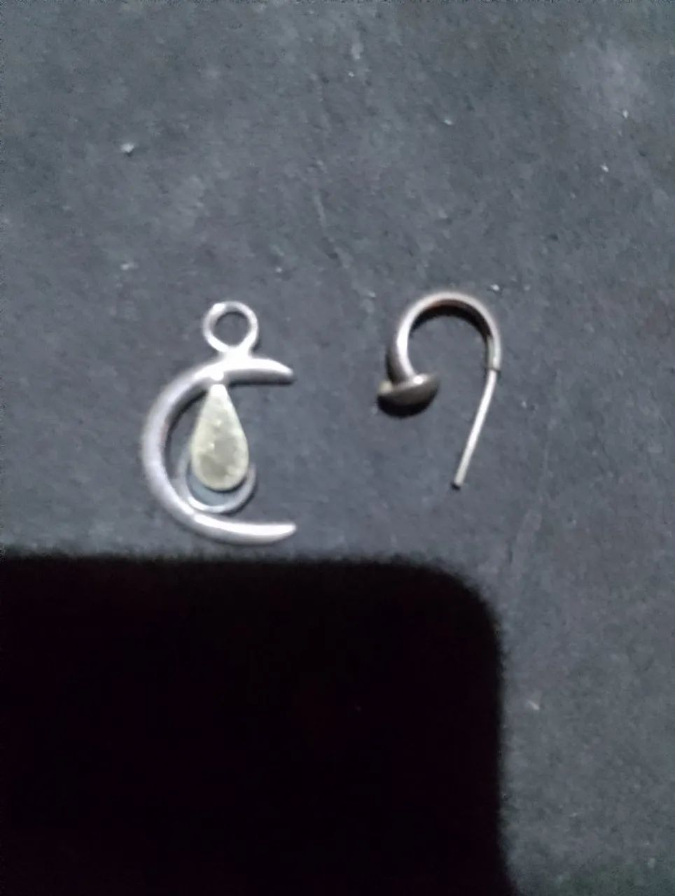 Pingente gota e piercing