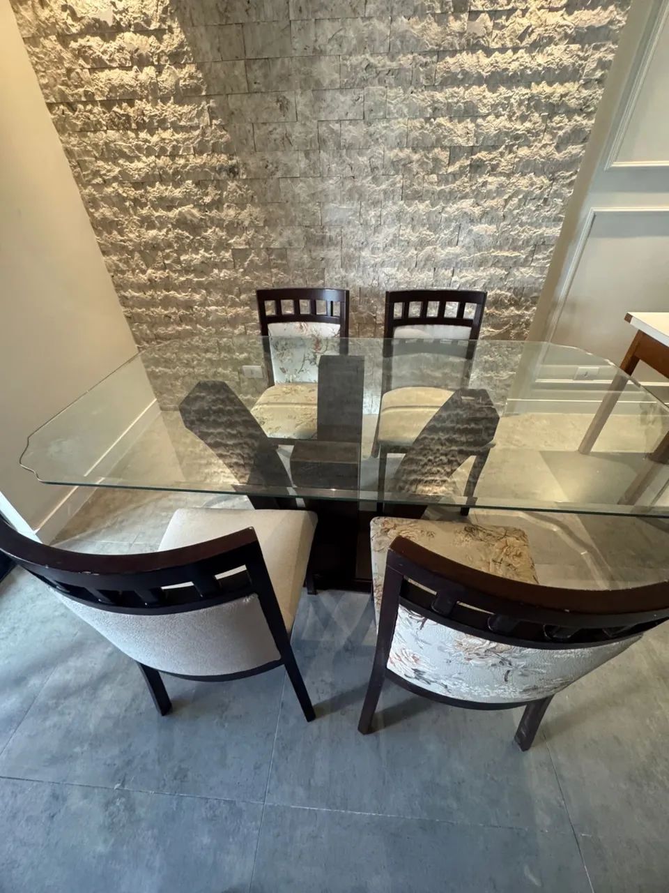 Mesa de jantar moderna em vidro - 6 lugares