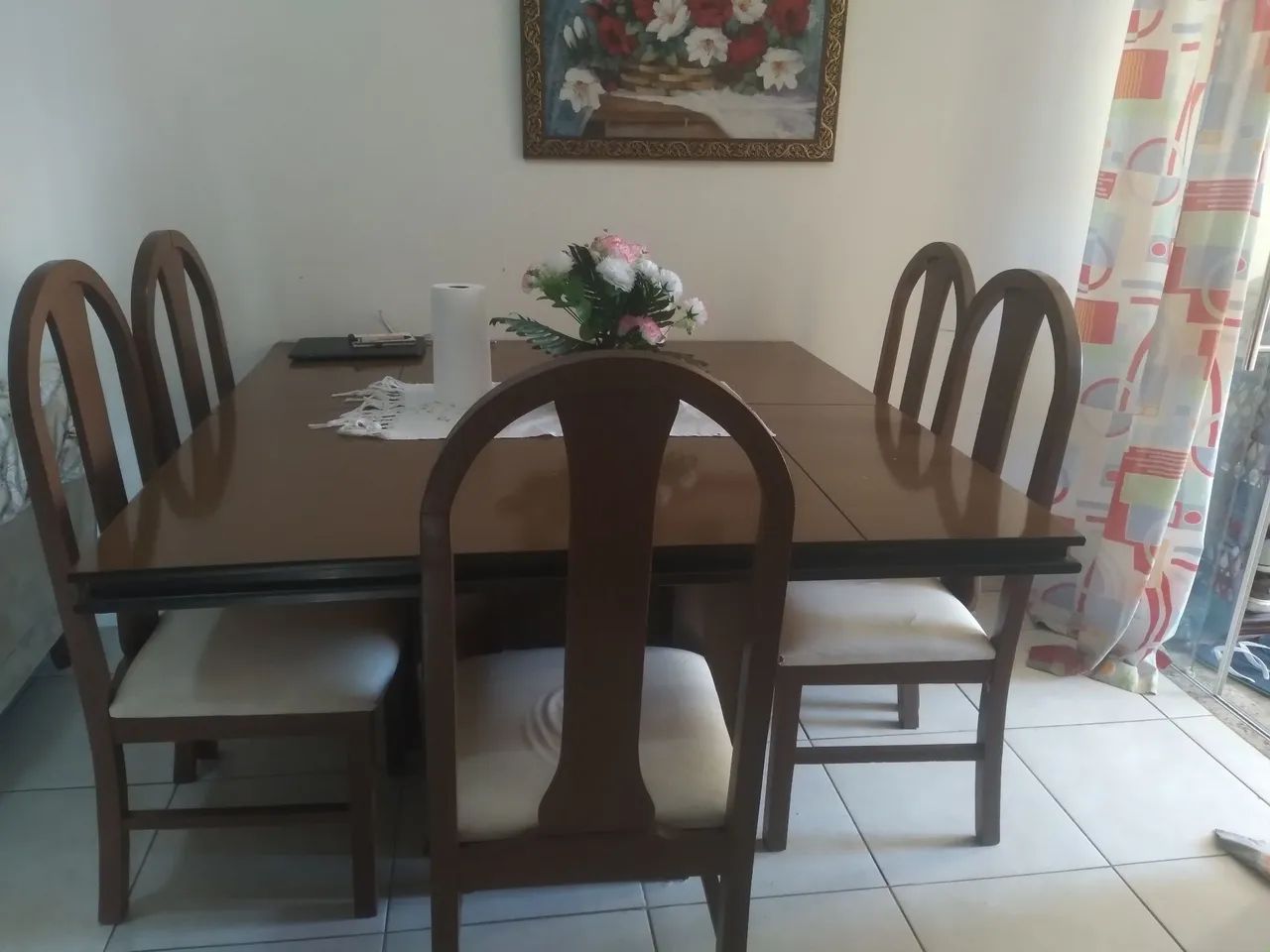 Mesa de jantar com 5 cadeiras 