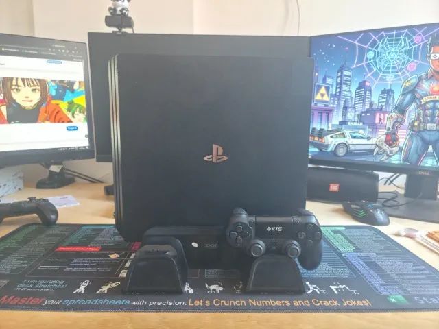 Ps4 pro; Controle e 3 Jogos.