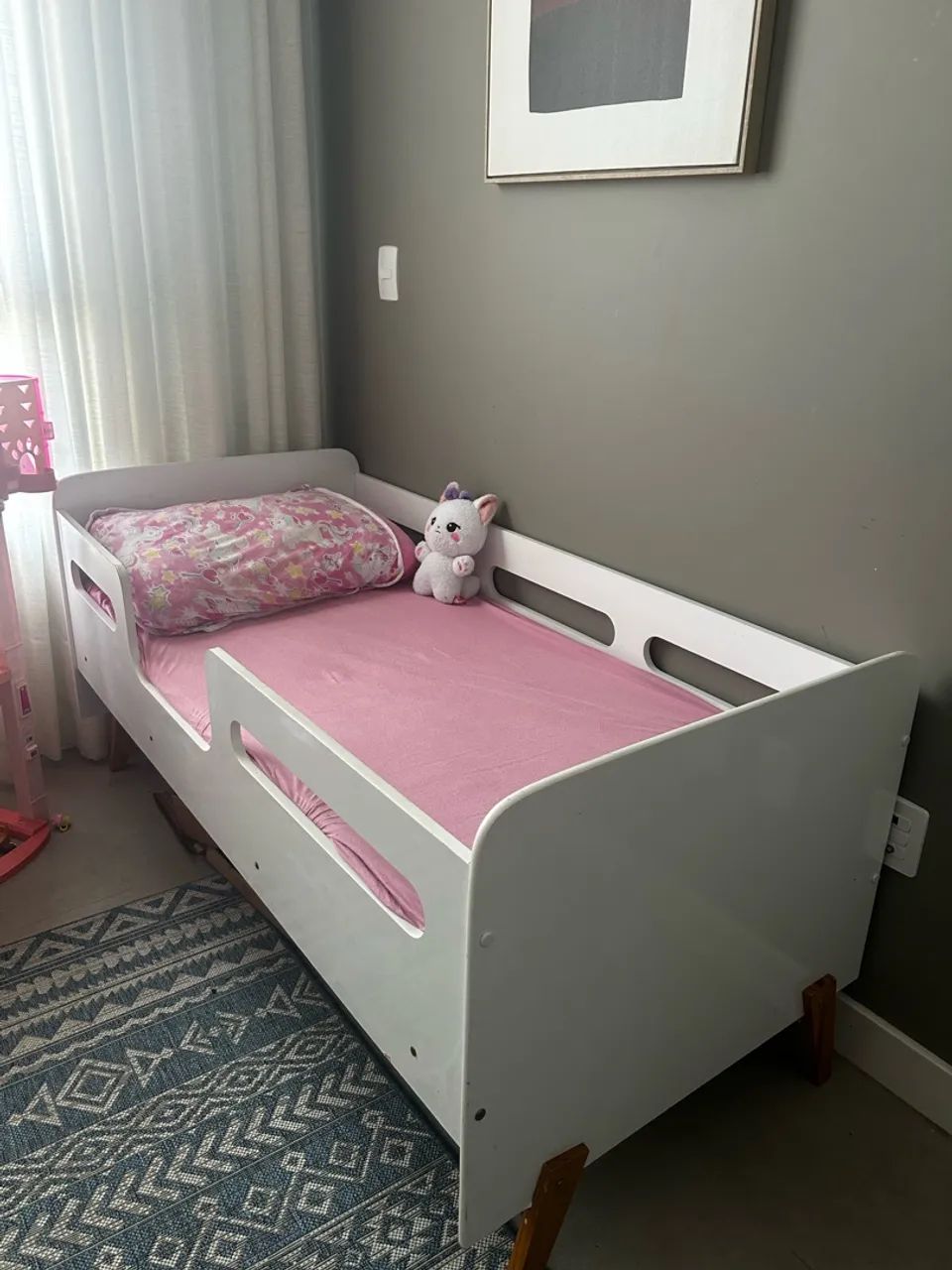 Cama e colchão para criança 