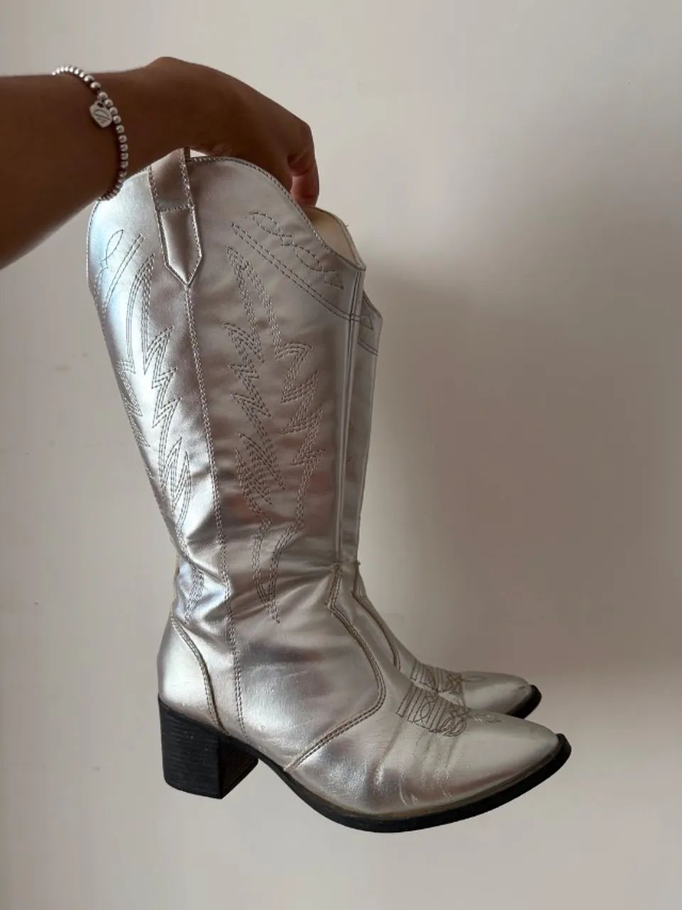Bota cowboy cano médio prata  - Foto 4