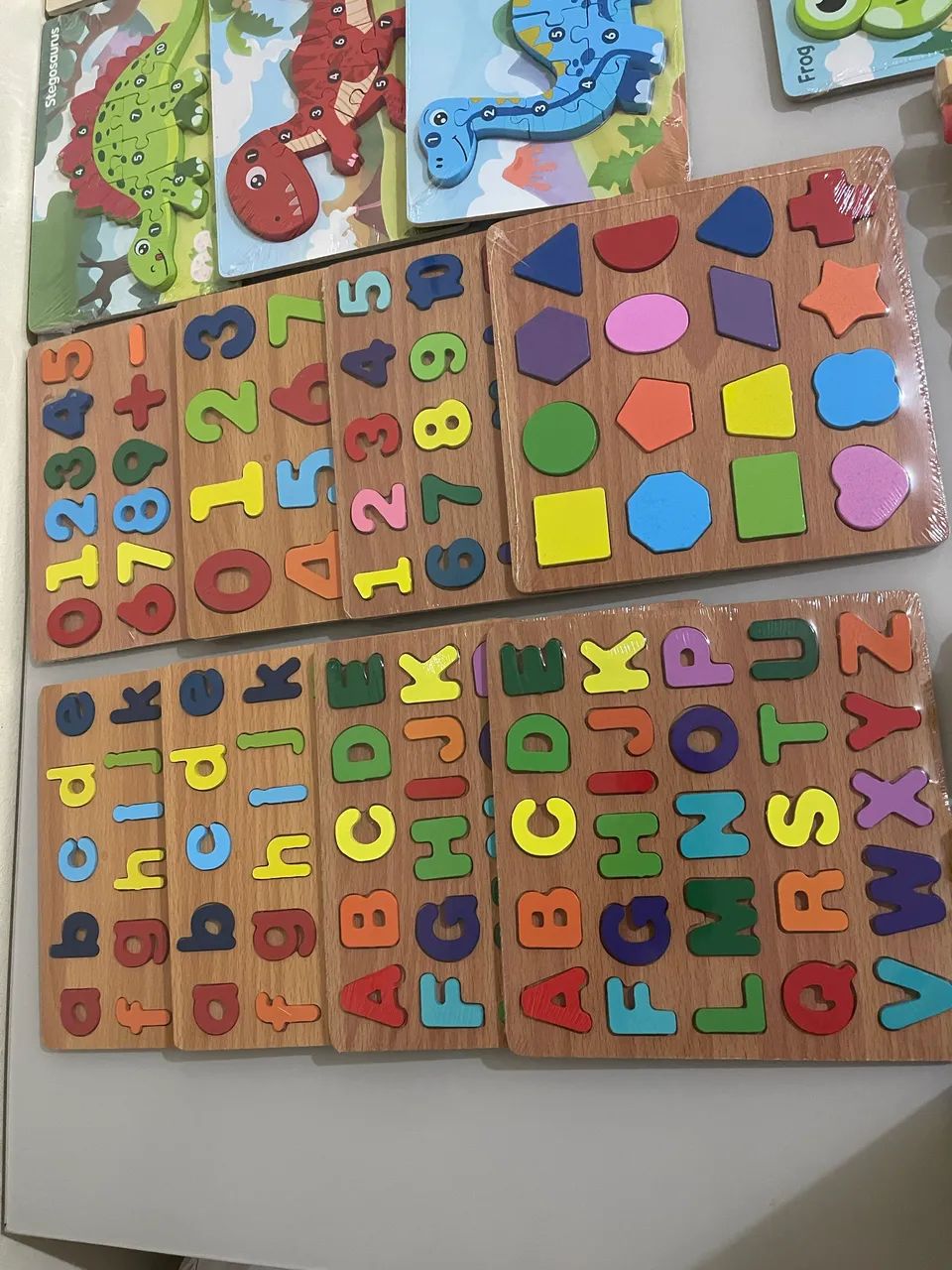Brinquedos de encaixe números, letras e formas 