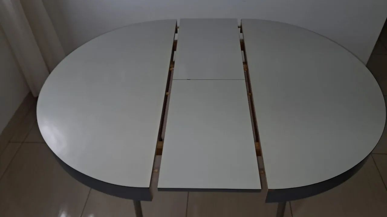 Mesa Com Quatro Cadeiras  - Foto 4