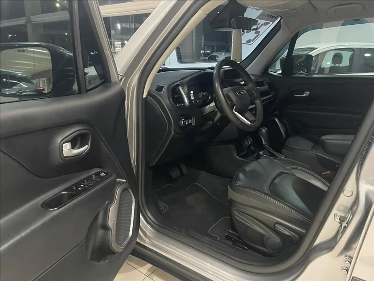 Jeep Renegade T270 1.3 TB 4x2 Flex Aut., foto 12 de 15