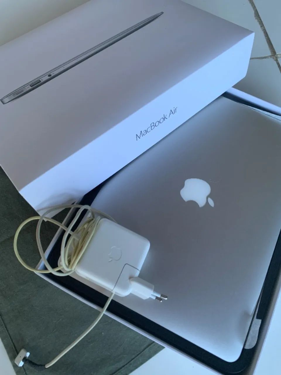 MacBook Air 2016 (13 polegadas, Intel Core, 8GB de RAM e 128GB de SSD)