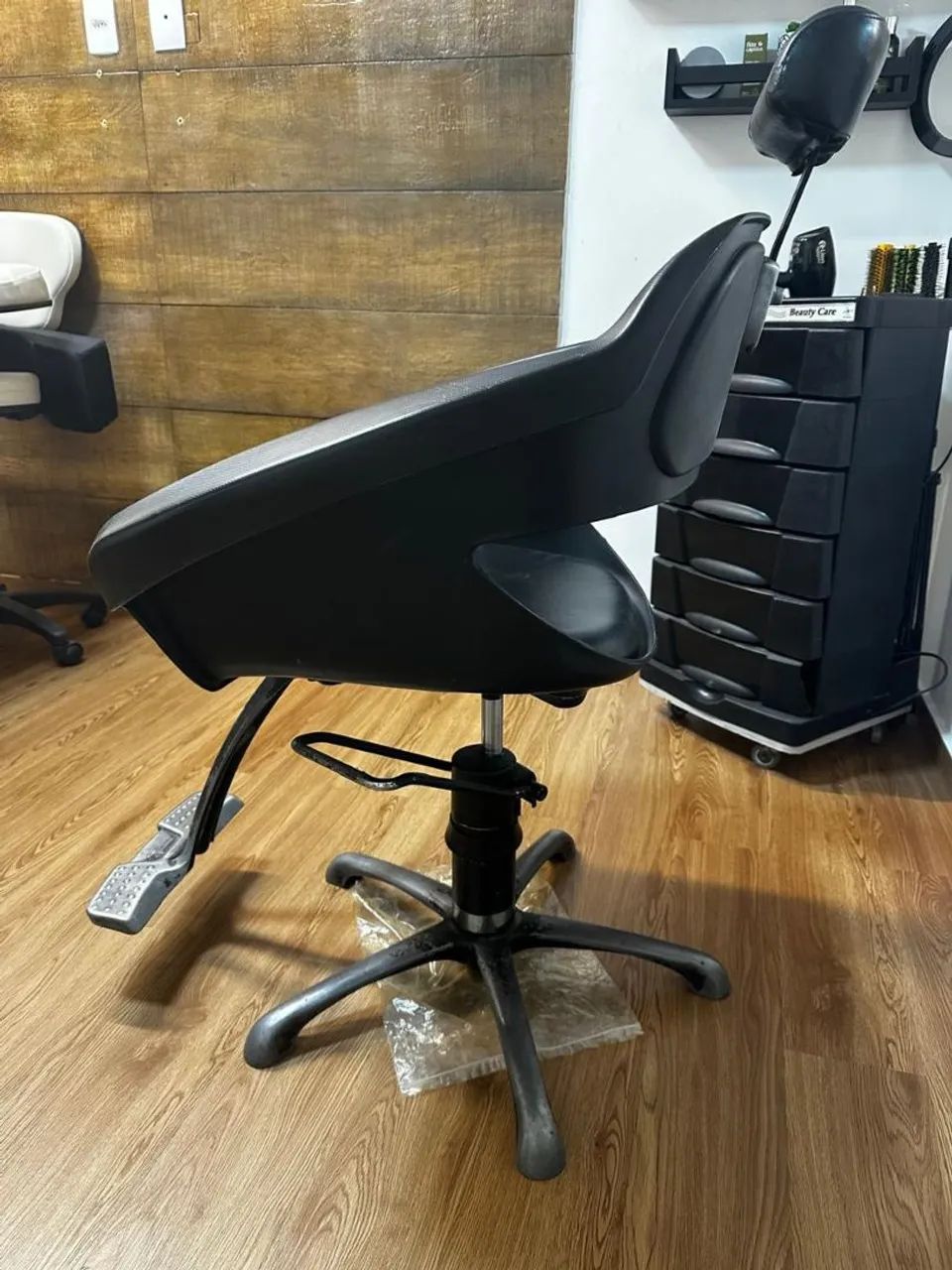 Cadeira de Cabeleireiro Hidráulica Dompel Prima Profissional  - Foto 4