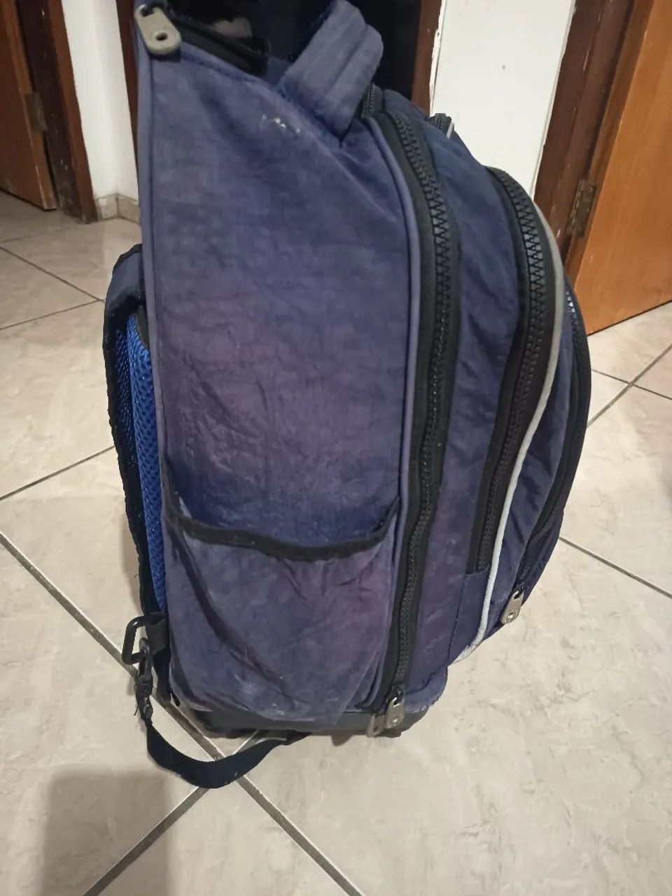 Mochila azul marinho  - Foto 5