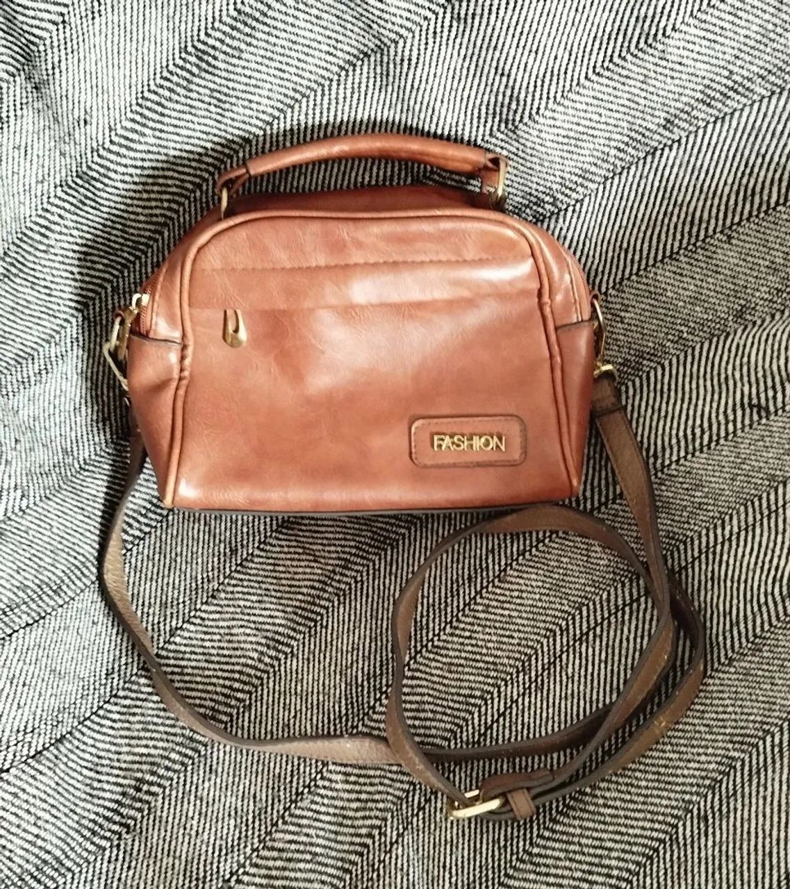 Bolsa marrom caramelo transversal 