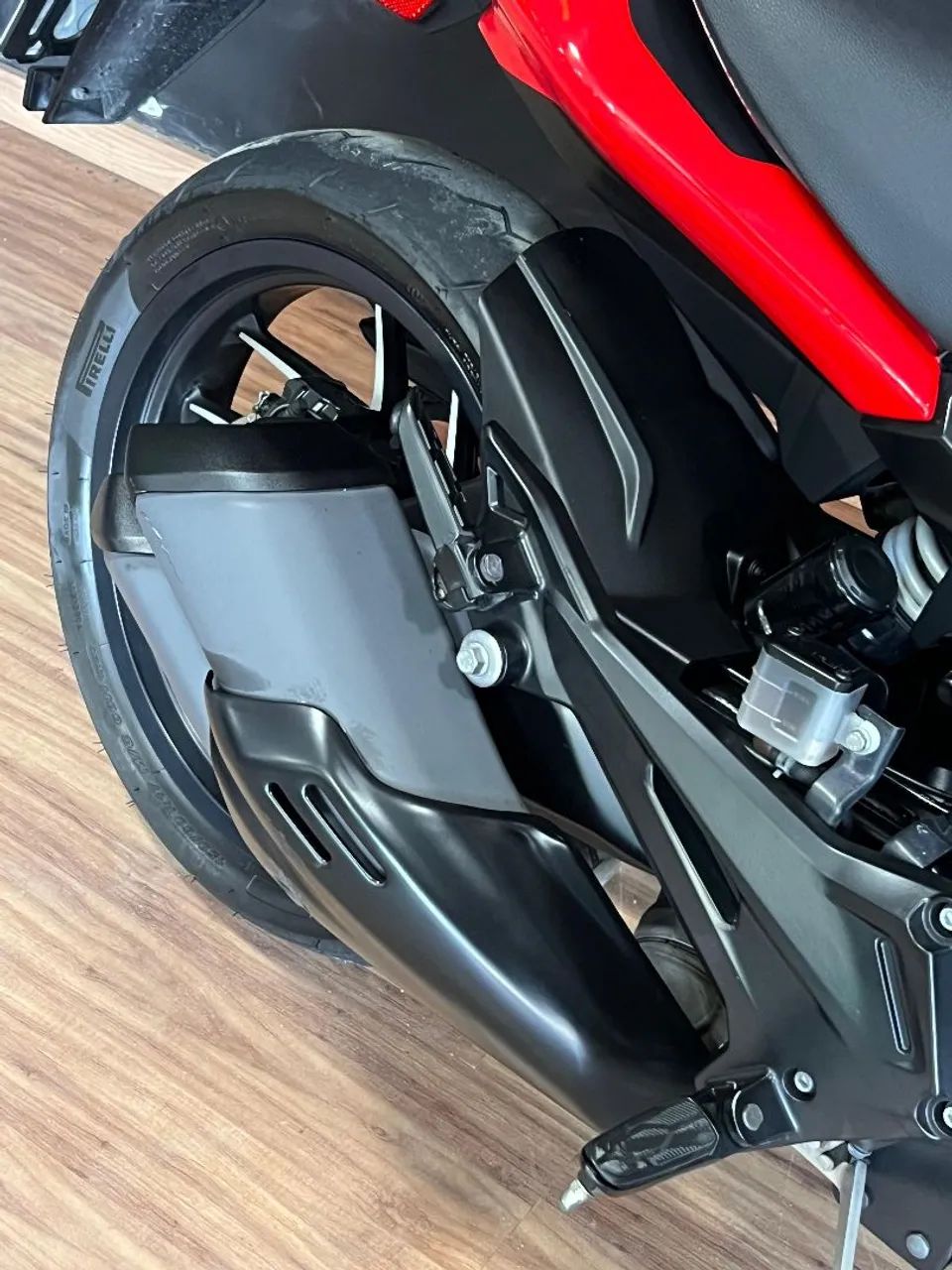 BAJAJ DOMINAR D400 2025 - Foto 5