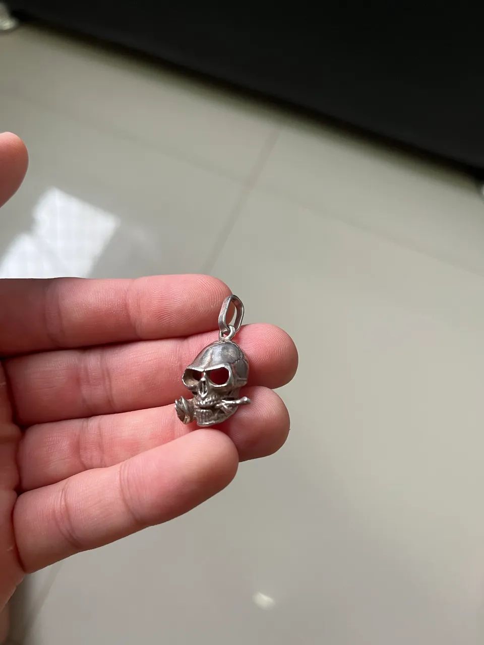 Pingente de prata  ( caveira com rosa ) - Foto 3
