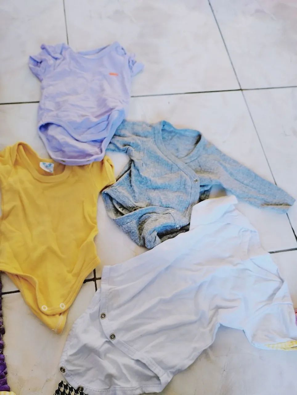 Lote de roupas e sapatos infantis  - Foto 4