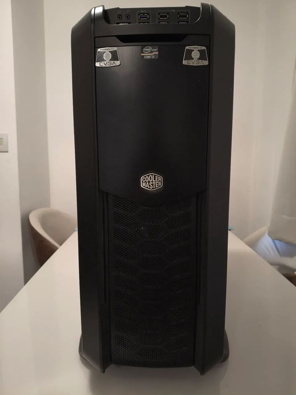 Gabinete Cooler Master