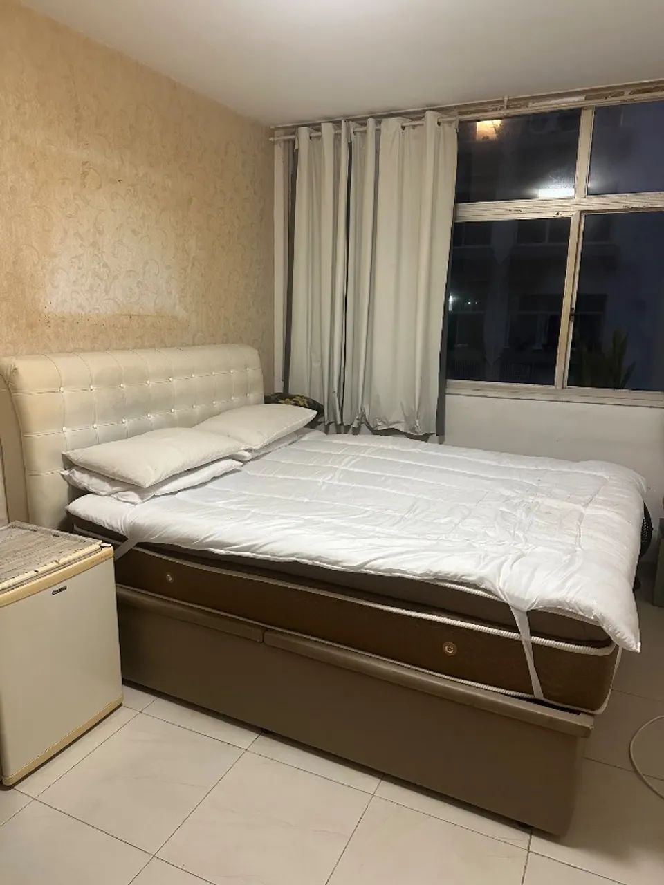 Cama queen com encosto, colchão e espuma nova - Foto 3