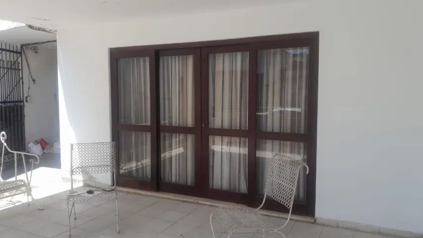 Precisa-se de cozinheira - Comida caseira 