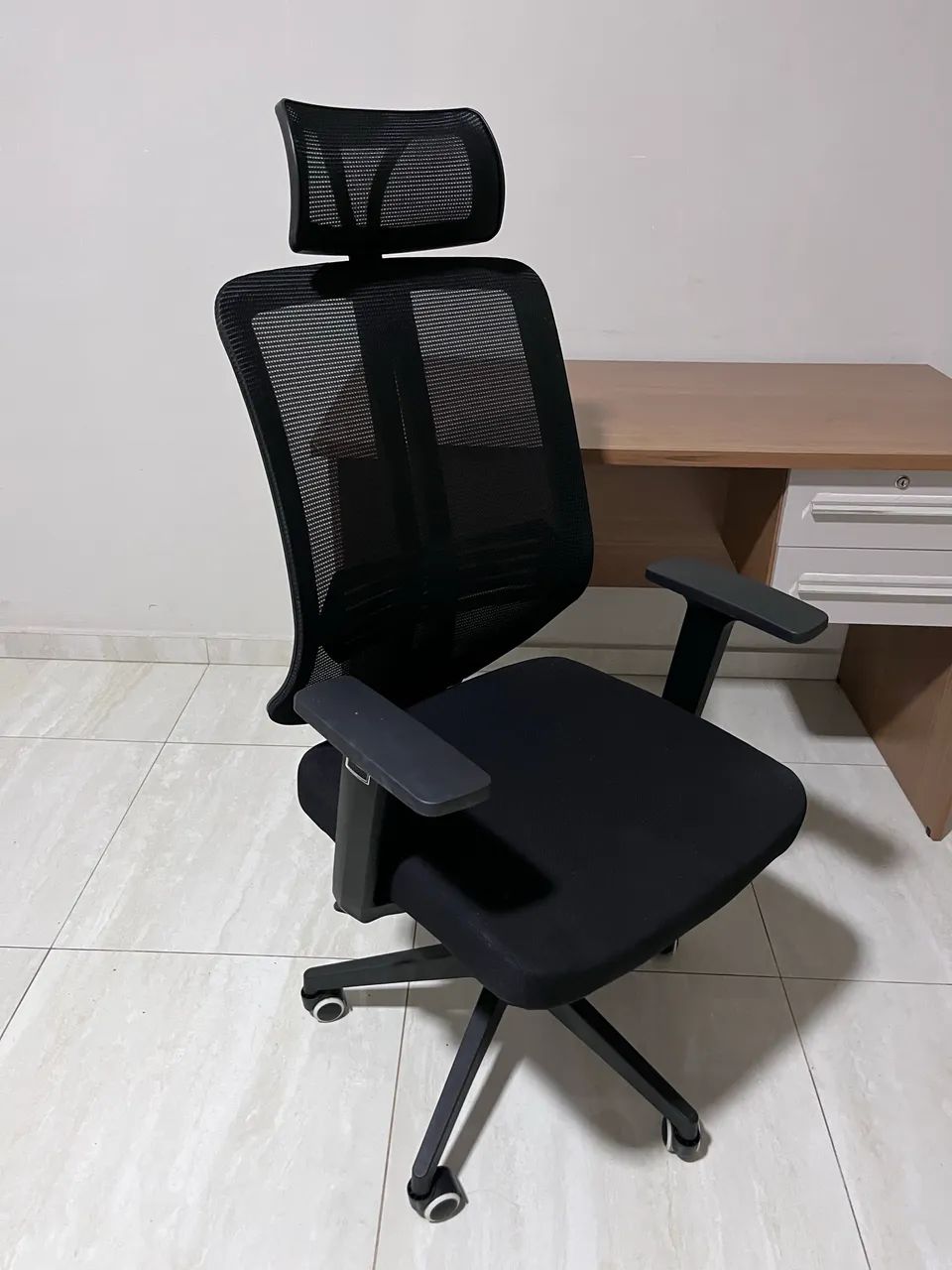 Mesa com cadeira só de escritório  - Foto 5