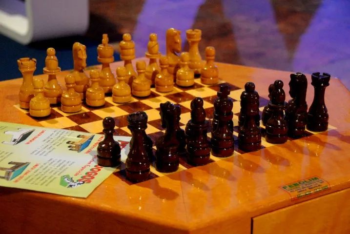 Mesa de Jogo Dama e Xadrez em Madeira - BrinqueLazer