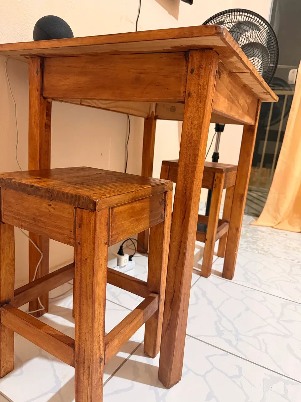 Mesa de madeira com bancos - Foto 4