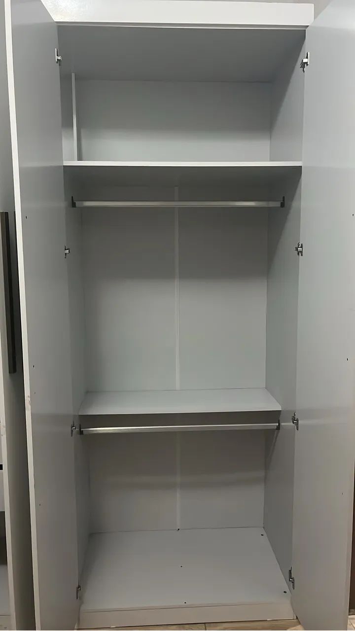 Guarda roupa semi novo