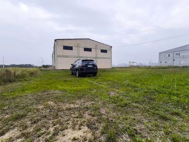 Galpão Pavilhão Morro da Fumaça próximo de vários comércios e serviços com AMPLO terreno - Foto 2