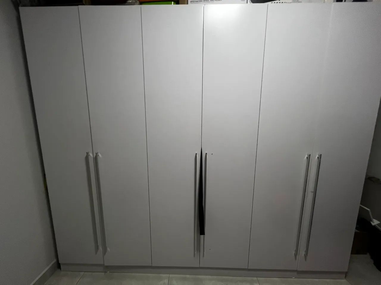 Guarda roupa branco 6 portas