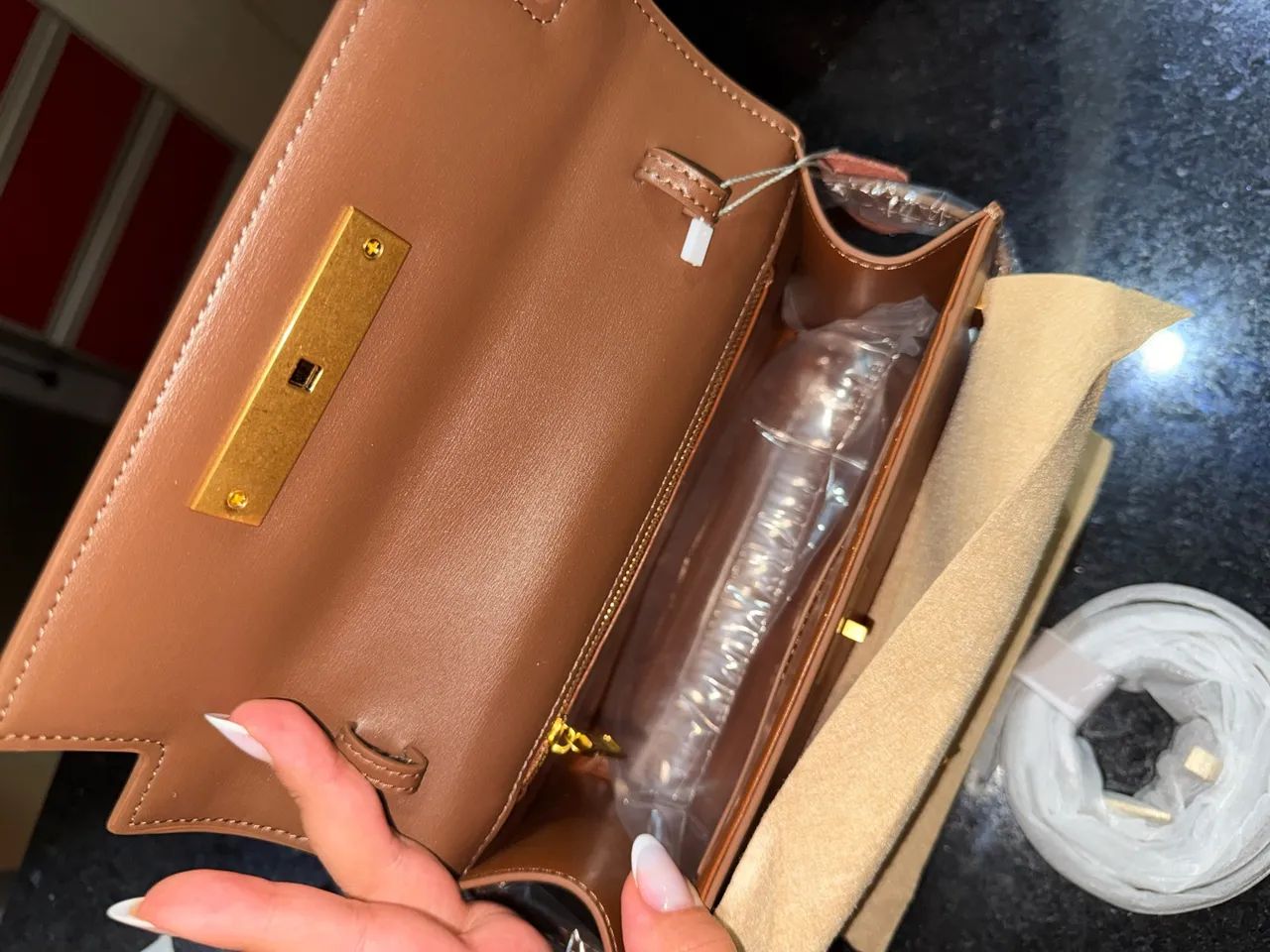 Bolsa feminina marrom com alça transversal - nova - Foto 4