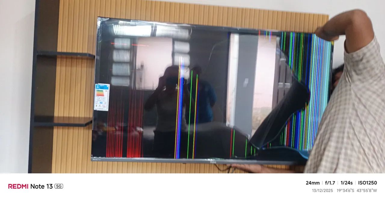 Vendo tv para retirada de peças 
