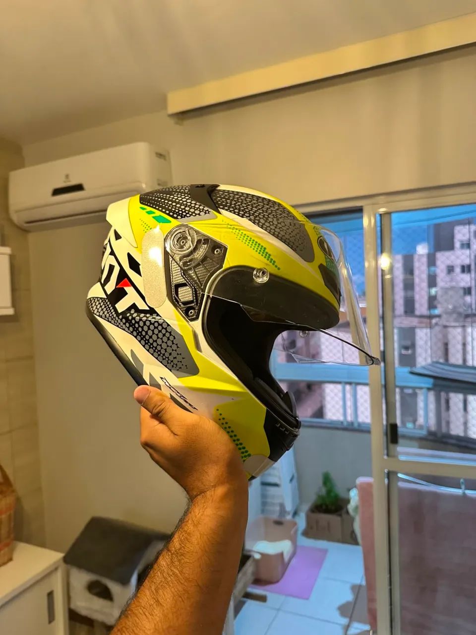 Vendo, Capacete KYT