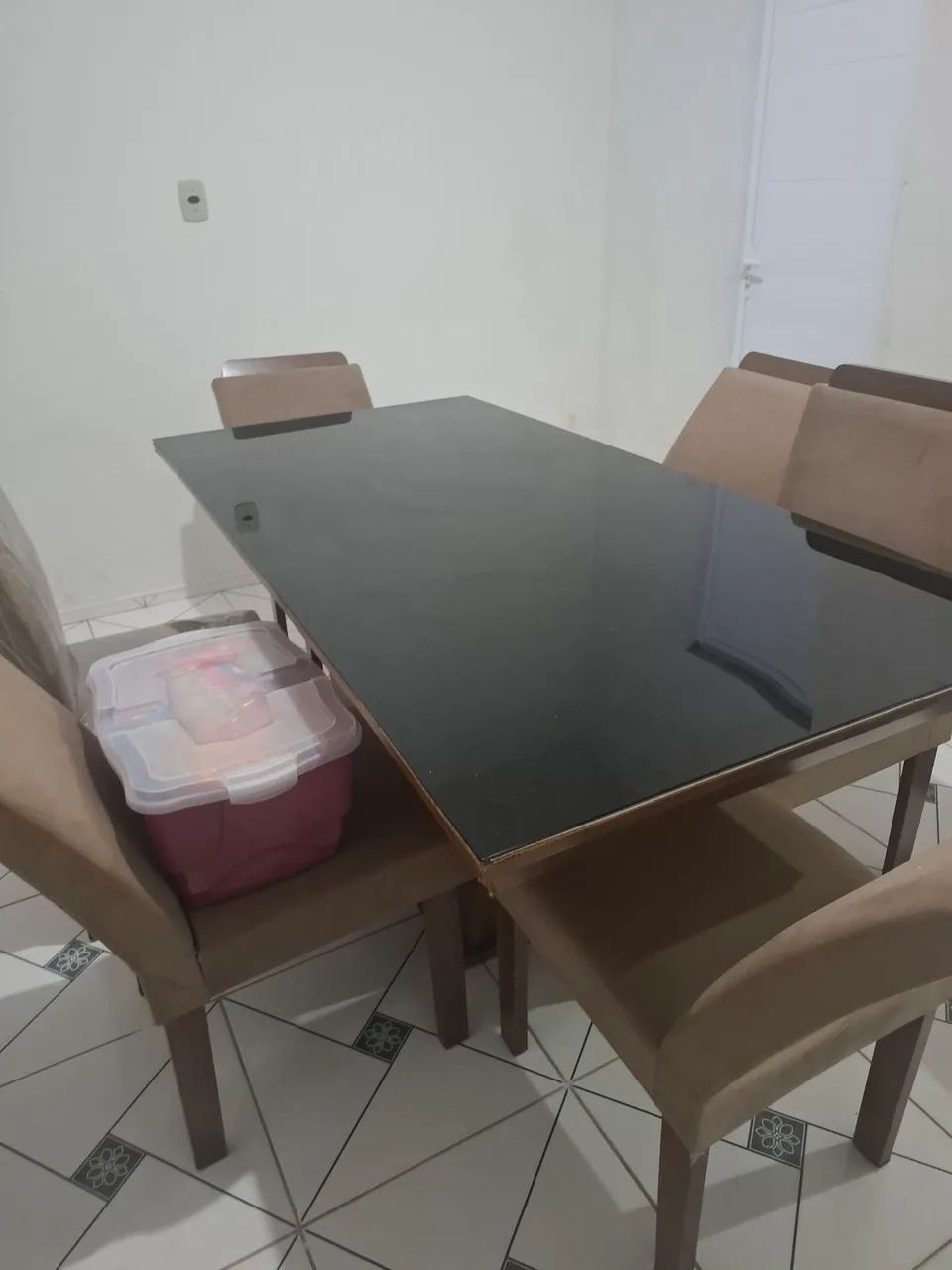 Mesa Grande com Tampa de Vidro