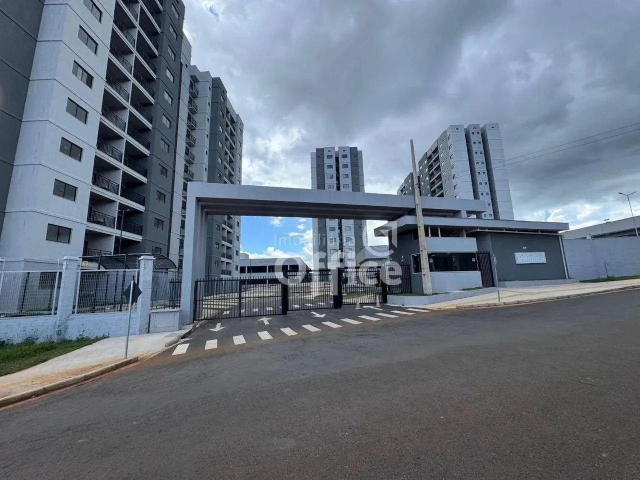 Apartamento com 3 dormitórios para alugar, 87 m² por R$ 2.310/mês - Boa Vista - Anápolis/G