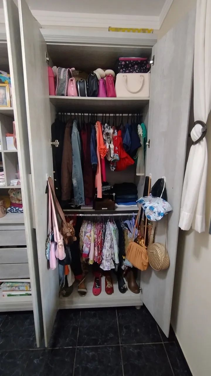 Guarda roupa 4 portas espaçoso  - Foto 3
