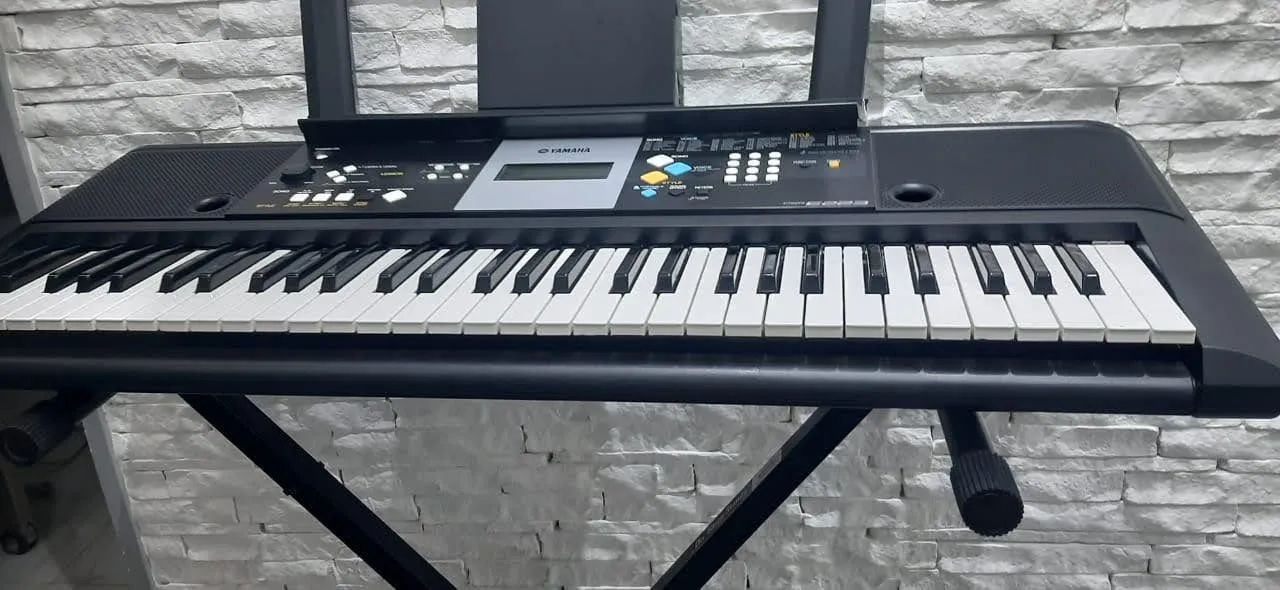 Teclado Yamaha E223  - Foto 3